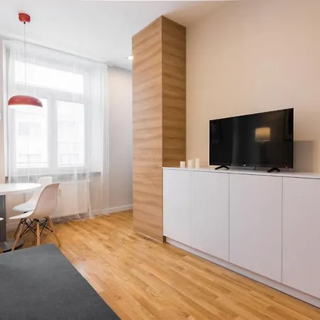 Luxury Nearto Main Square Apartment *