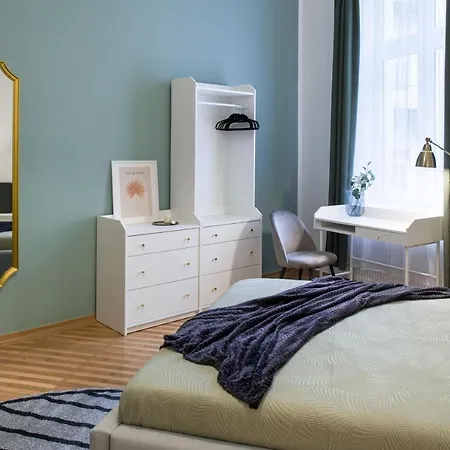 Apartment Wawelove Pilsudskiego - 3 Bedroom Apt. With Balcony And Free Parking! Krakow