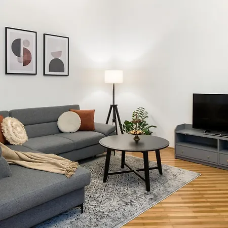 Apartment Wawelove Pilsudskiego - 3 Bedroom Apt. With Balcony And Free Parking! Krakow