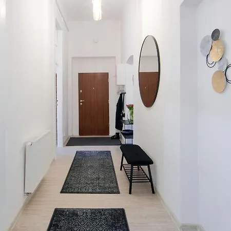 Wawelove Pilsudskiego - 3 Bedroom Apt. With Balcony And Free Parking! Apartment
