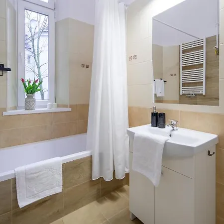 Wawelove Pilsudskiego - 3 Bedroom Apt. With Balcony And Free Parking! Krakow