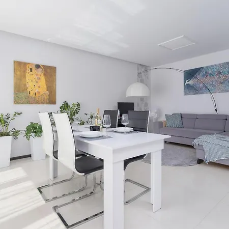 Wonderful Garden By Renters Apartment *