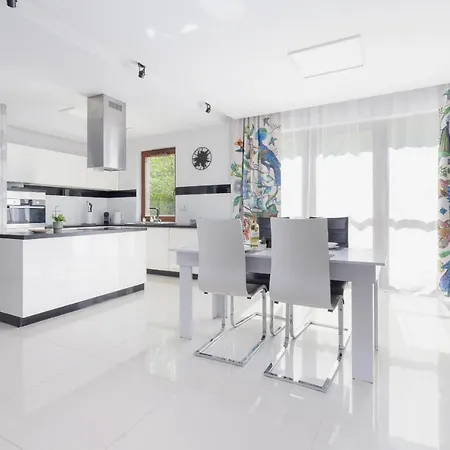 Apartment Wonderful Garden By Renters Krakow