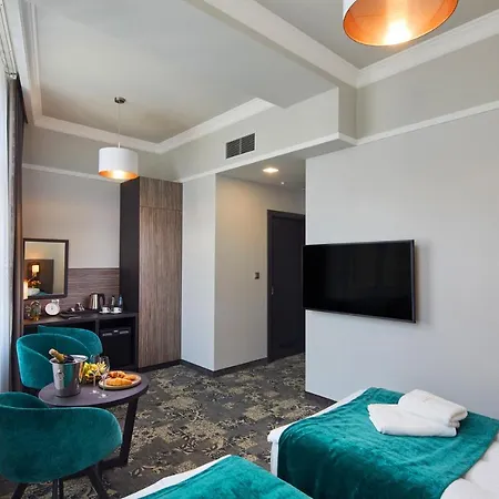 Hotel Estera 4*