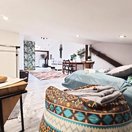 Apartment Chodkiewicza 10 *