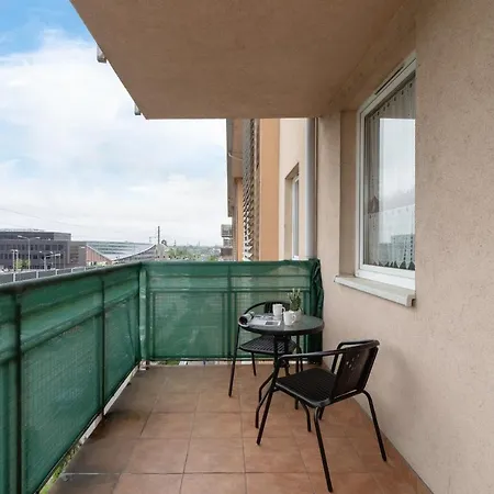 Cozy With Balcony Chmieleniec By Renters Apartment