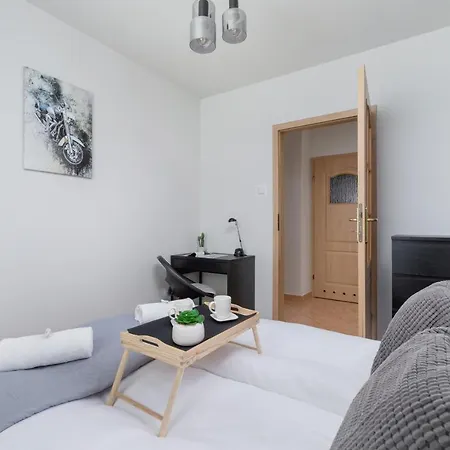 Cozy With Balcony Chmieleniec By Renters