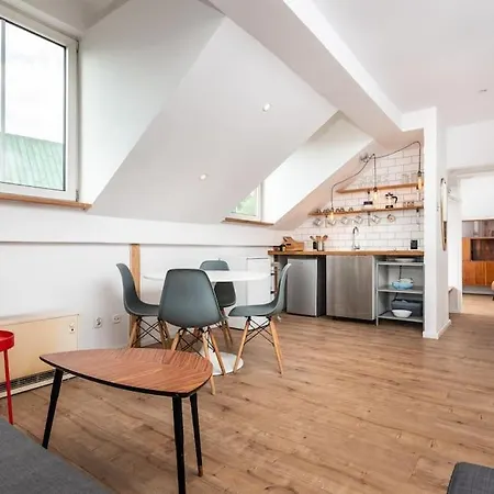Artistic Flat With Entresol - 5' Market Square - By Upstairs