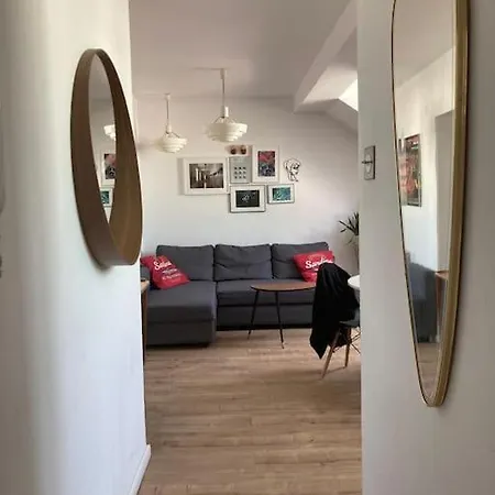 Apartment Artistic Flat With Entresol - 5' Market Square - By Upstairs *