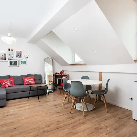 Apartment Artistic Flat With Entresol - 5' Market Square - By Upstairs