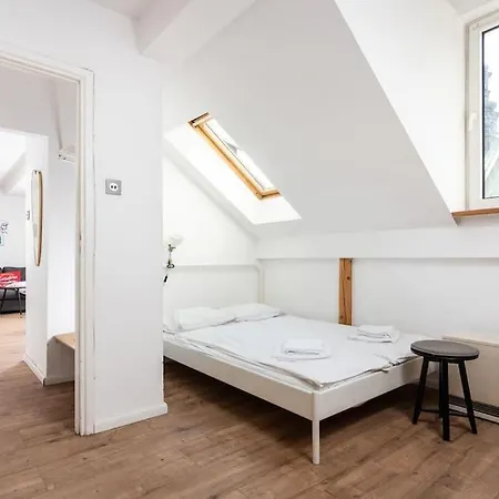 Artistic Flat With Entresol - 5' Market Square - By Upstairs