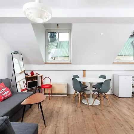 Artistic Flat With Entresol - 5' Market Square - By Upstairs *