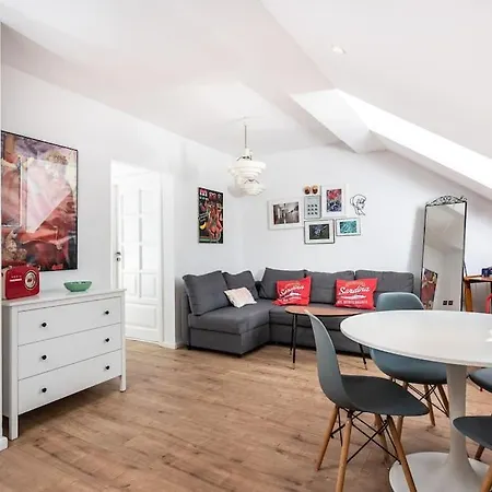 Artistic Flat With Entresol - 5' Market Square - By Upstairs *