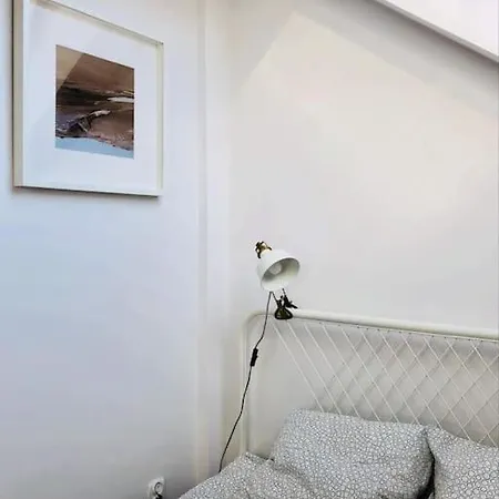 Apartment Artistic Flat With Entresol - 5' Market Square - By Upstairs *