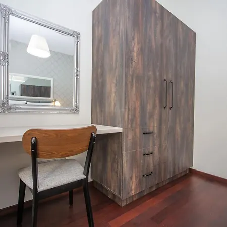 Inpoint 2-bedrooms With Private Garden And Free Parking Apartment Krakow