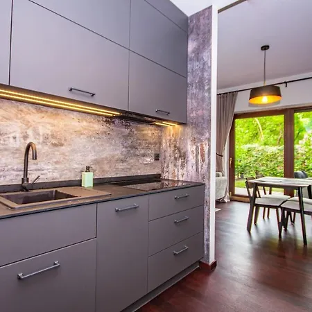 Inpoint 2-bedrooms With Private Garden And Free Parking Apartment *