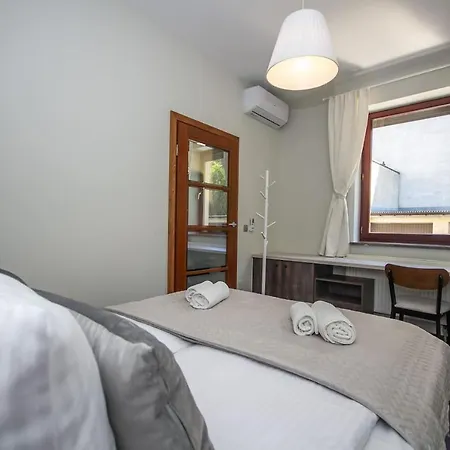 Inpoint 2-bedrooms With Private Garden And Free Parking Apartment Krakow