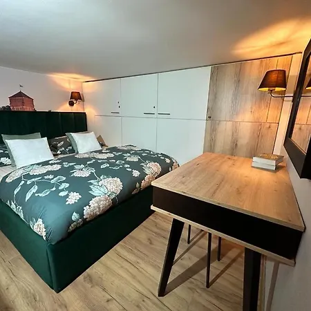 Apartment Plac Nowy 8 *