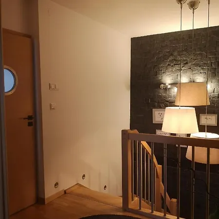 Glam Design - Beautiful, Comfortable And Cosy House With Garden, Free Parking And Wifi *