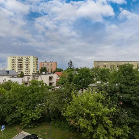 Modern Suitable For Remote Work With Balcony & Parking By Renters Apartment Krakow