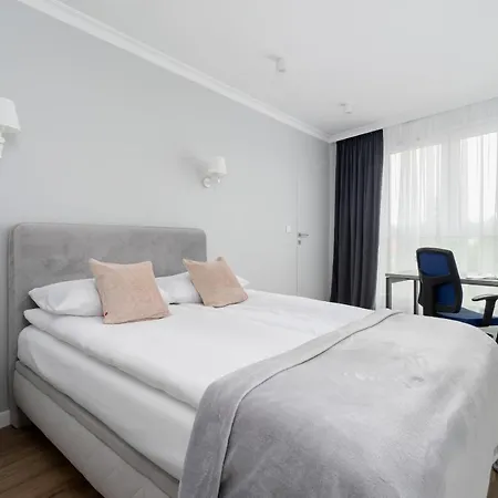 Apartment Modern Suitable For Remote Work With Balcony & Parking By Renters *