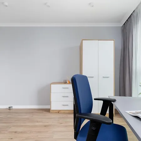 Apartment Modern Suitable For Remote Work With Balcony & Parking By Renters *