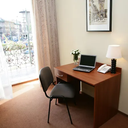 Aparthotel Globus 3*
