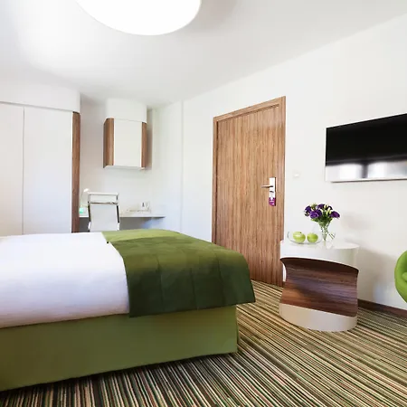 Metropolis Design Hotel 4*