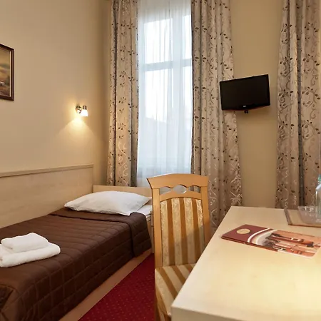 Maksymilian Otel 3*