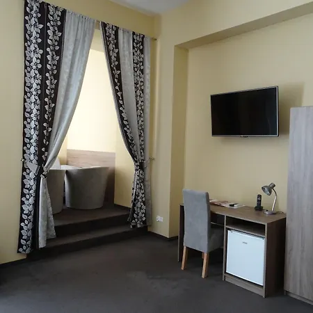 Maksymilian Otel