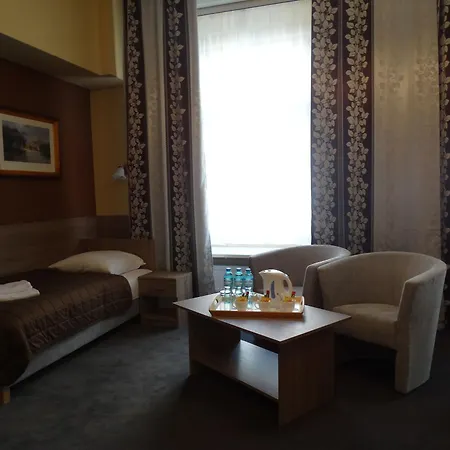 Maksymilian 3*