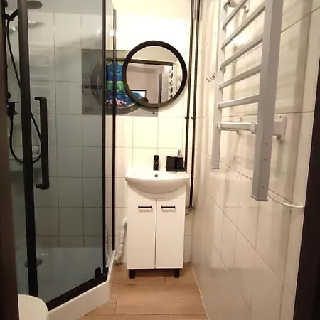 Apartment Singer *