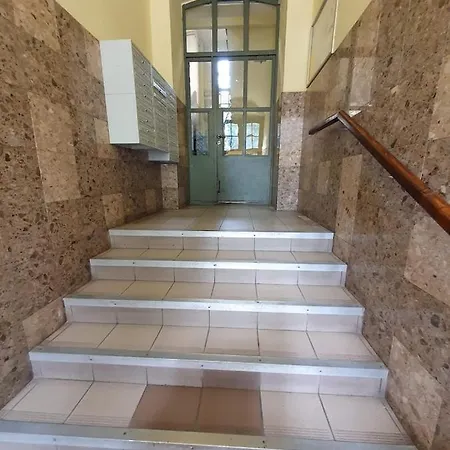 L-2 Center O&p Apartfamily Apartment *