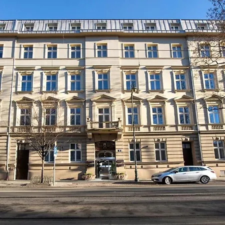 Metropolis Design Hotel 4*