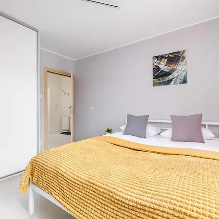 Apartment Mondrian Cracow - 2 Bedroom For Office By Renters