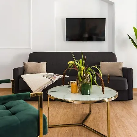 Gallery 7 - 4 Apartment *