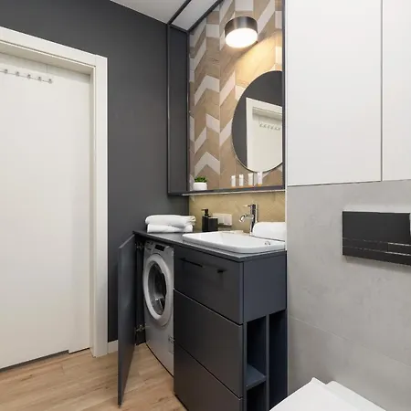 Go With Balcony Rakowicka Cracow By Renters Apartment Krakow