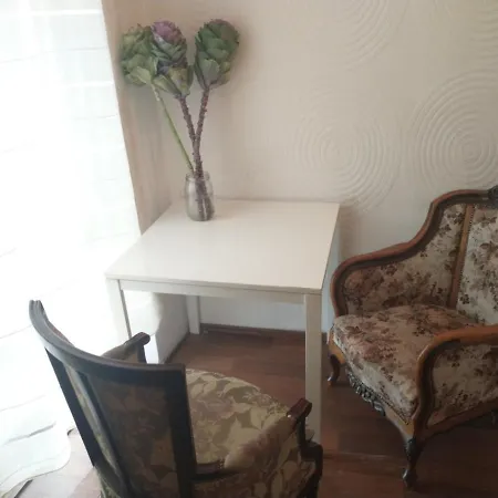 Homestay 8 Min To Castel & Main Square *