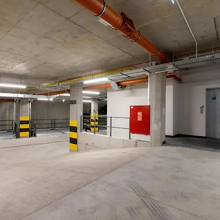 Cracow Bronowicka With Parking By Renters Apartment