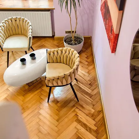 Art Pop In Cracow Apartment *