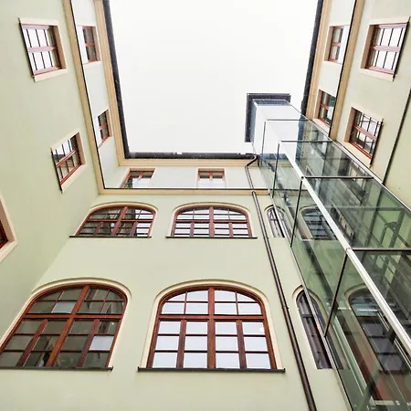9 Hotel apartamentowy *