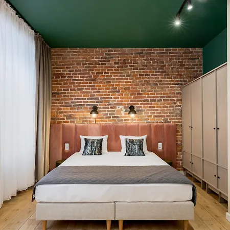 1898 Parkside Boutique 2*