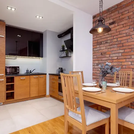 Apartment Industrial Fredry With Parking By Renters