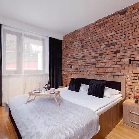 Industrial Fredry With Parking By Renters Apartment *