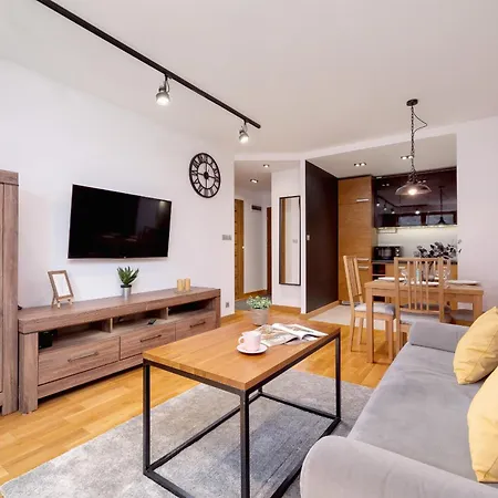 Apartment Industrial Fredry With Parking By Renters