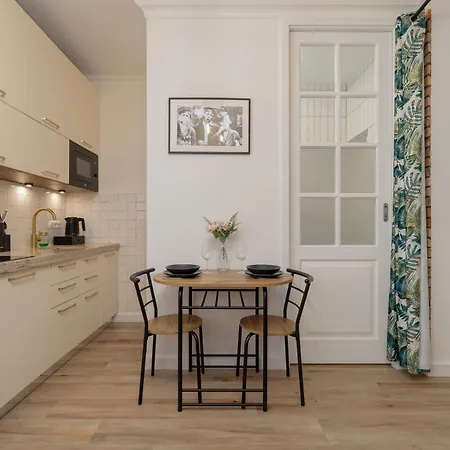 Apartment Beautiful & Stylish Dietla With Air Conditioning By Renters