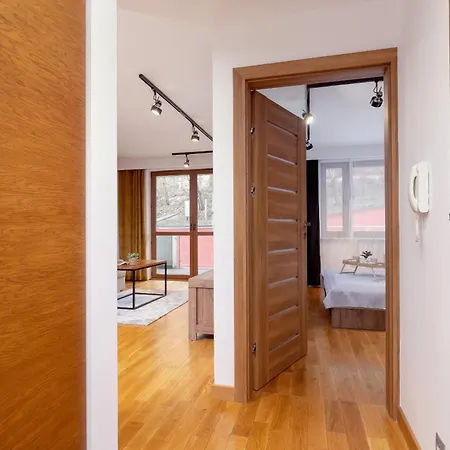 Industrial Fredry With Parking By Renters Apartment *