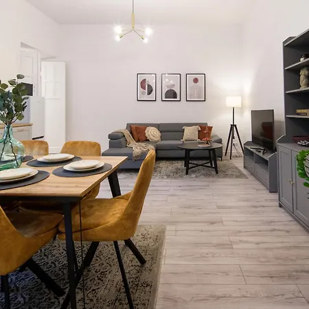 Apartment Wawelove Pilsudskiego - 3 Bedroom Apt. With Balcony And Free Parking! Krakow