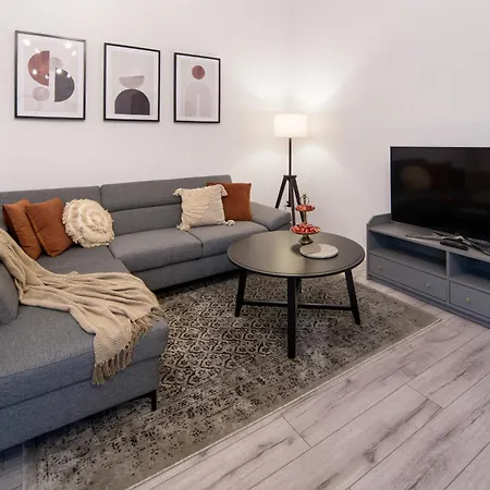 Wawelove Pilsudskiego - 3 Bedroom Apt. With Balcony And Free Parking! Krakow