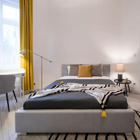 Wawelove Pilsudskiego - 3 Bedroom Apt. With Balcony And Free Parking!